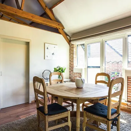 Cushy With Private Terrace Heating Daire